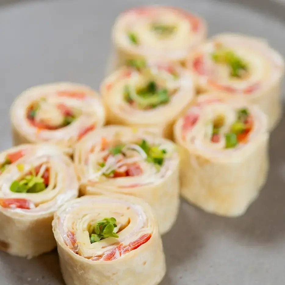 Wrap bites - 8 Stück mit Majonnaise, Hähnchenbrust, Käse, Salat und Tomate