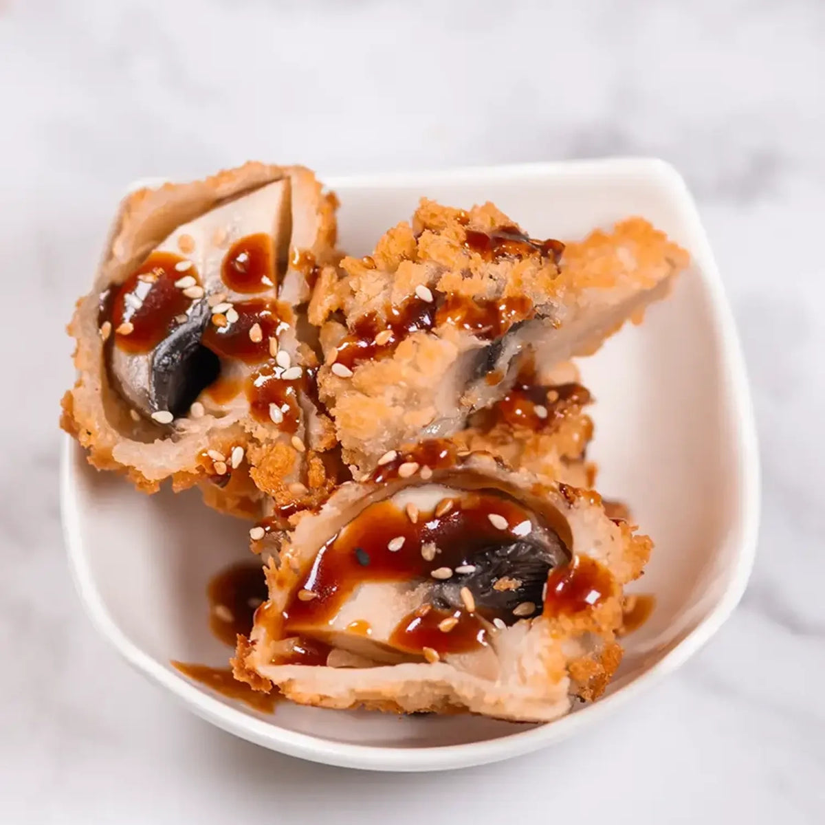 Fingerfood Champignons in Panko gebraten und Sour Cream. 20 Stück