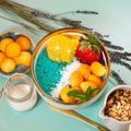 Sweet cup - blaue Ocean-Bowle mit Spirulina, Beeren und hausgemachter Granola