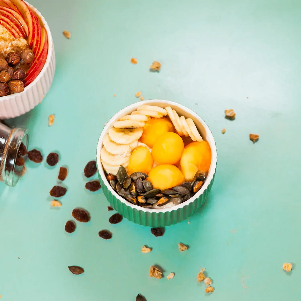 Sweet cup - Overnight Oats mit Banane, Mango, Leinsamen,und Kürbiskernen