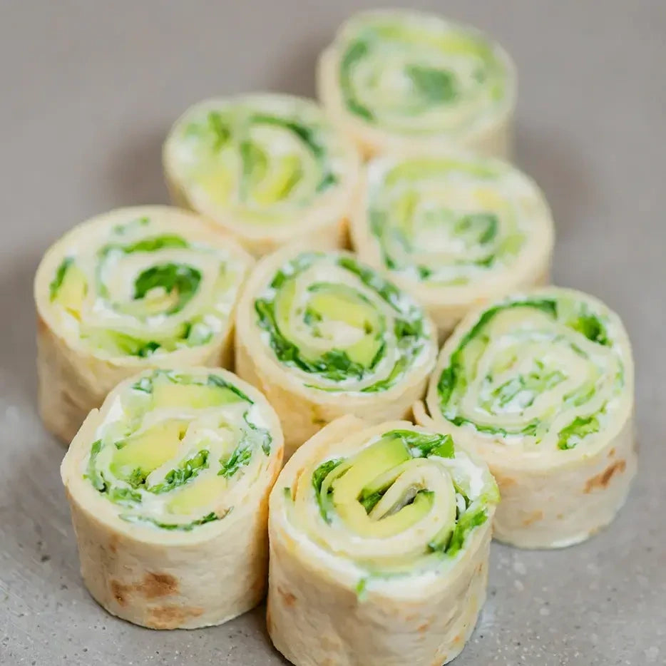 Wrap bites- 8 Stück mit Frischkäse, Avocado, Gurke und Salat