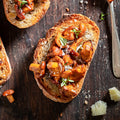 Bruschetta mit gebratenem Portibello Pilzen, Zwiebel und Thymian vegan. 20 Portionen