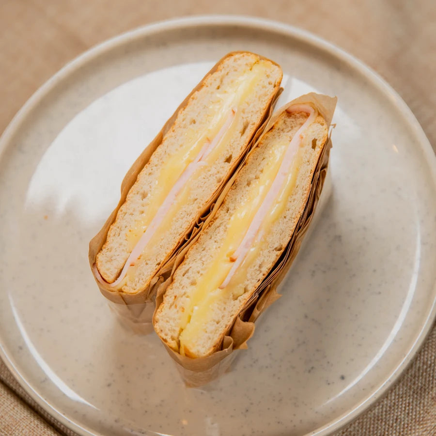 Panini- mit Putenbrust und geschmolzenem Käse