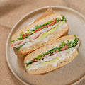 Panini, Frischkäse, Avocado, Salat, getrocknete Tomate, Putenbrust