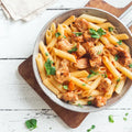 Buffet hot - Vollkorn-Rigatoni mit Mais Paprika Feta Creme mit Hähnchen x 12 Portionen