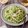 Buffet hot - Spaghetti mit Basilikum-Pesto gerösteten Sonnenblumenkernen und Ruccola x 12 Portionen