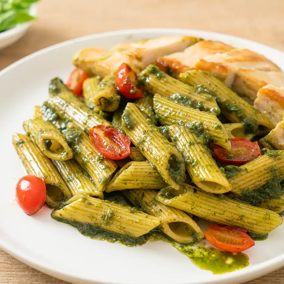 Buffet hot - Pasta mit Spinat-Basilikum-Pesto mit Hähnchen x 12 Portionen