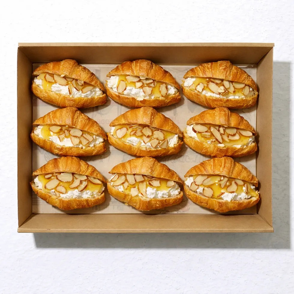 mini Croissants mit Butter, karamelisiertem Apfel und Honig 12 Portionen