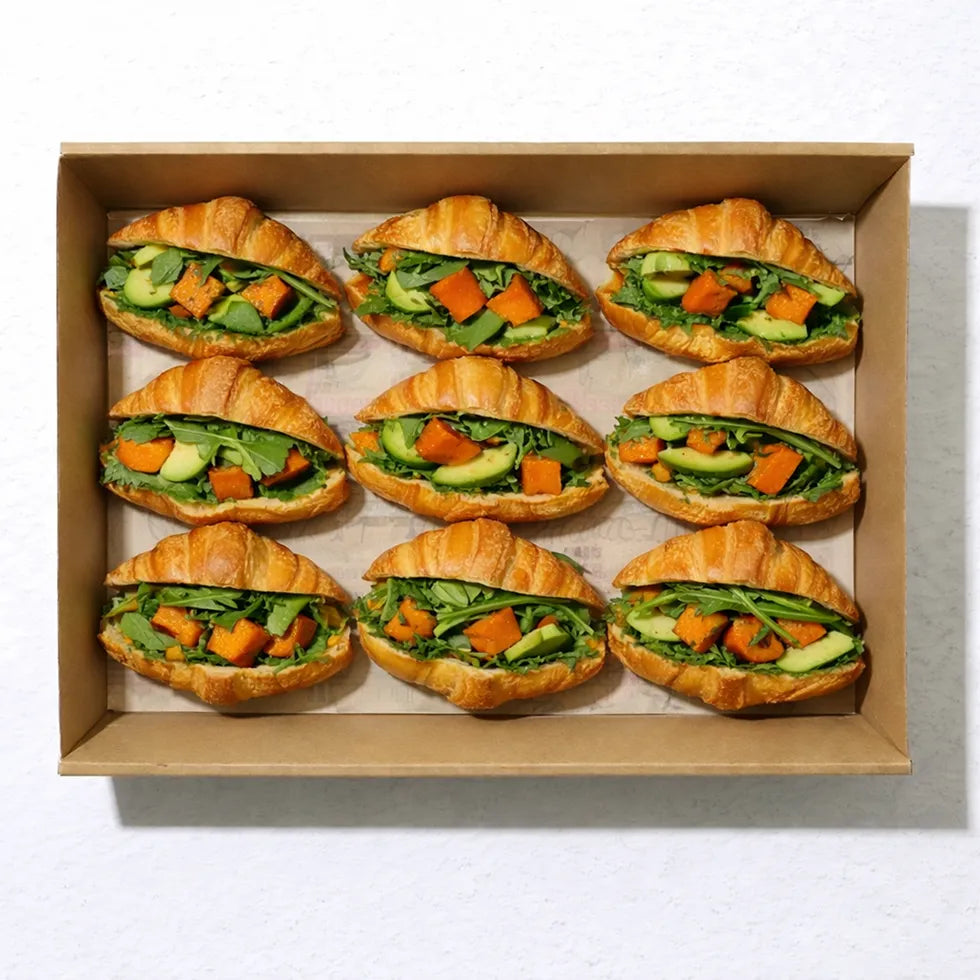 mini Croissant mit Avocado, gerösteter Kürbis und Ruccola 12 Portionen