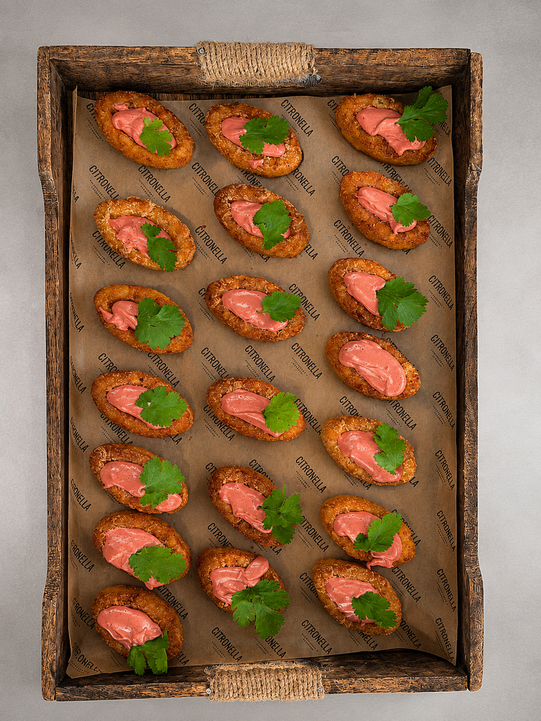 Kartoffelrösti - mit roter Cilantro Creme befühltes Kartoffelschiffchen 20 Portionen